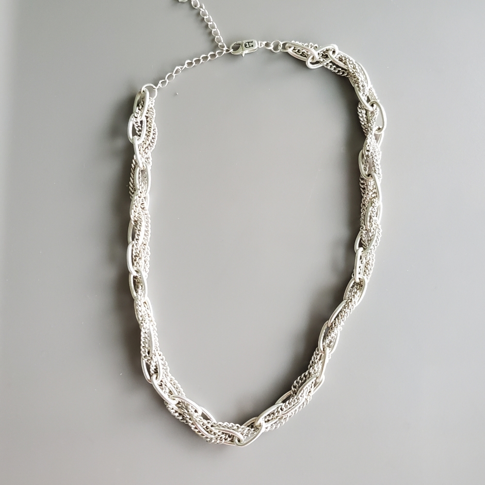 Chain linked choker style necklace